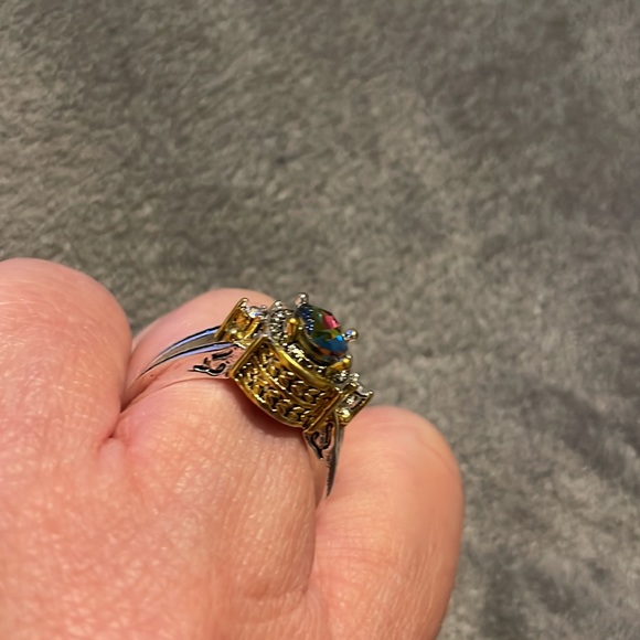 Beautiful Oval Cut sz 8 Tanzanite Ring 2 Tone w/Rhinestones!!! - Picture 12 of 15